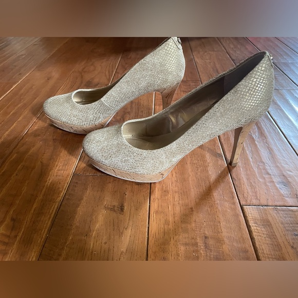 Tahari Shoes - Like New - Tahari - Gold and Tan Heel Pumps - Size 10